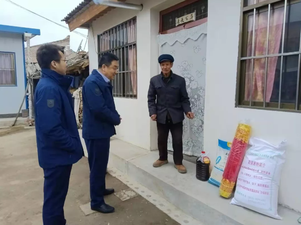 xk体育-xk体育(中国)官方网站
深入帮扶村开展春节慰问(图2)