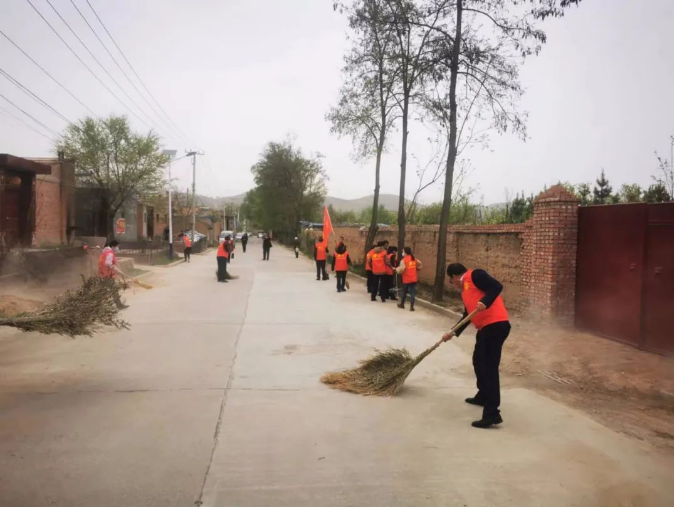 xk体育-xk体育(中国)官方网站
赴包抓共建村社开展卫生清扫志愿服务活动(图2)